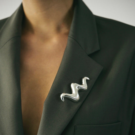 Wave scultpure brooch