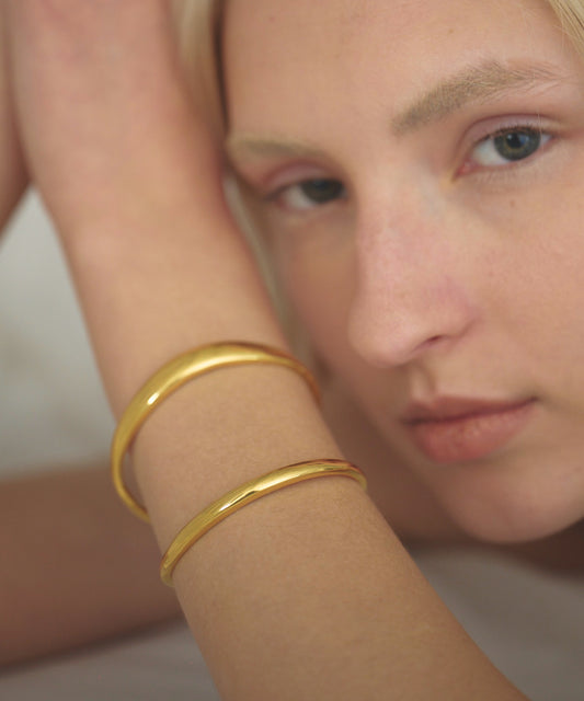 Line sculpture bangle GD