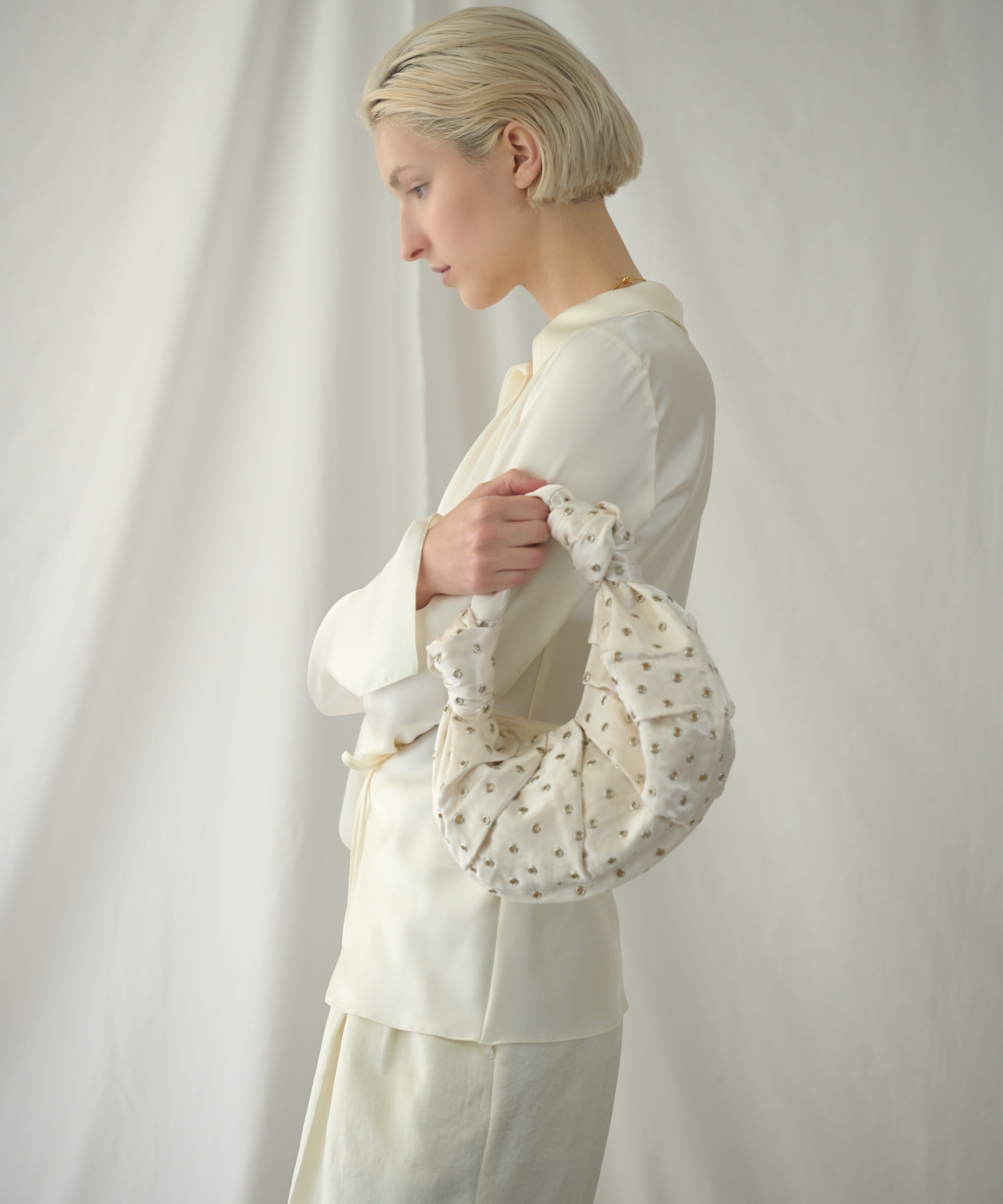 JAMIRAY /ジャミレイ VELVET EGG DIS PURSE Eyelet harfmoon bag｜242-270503 – JAMIRAY ONLINE STORE