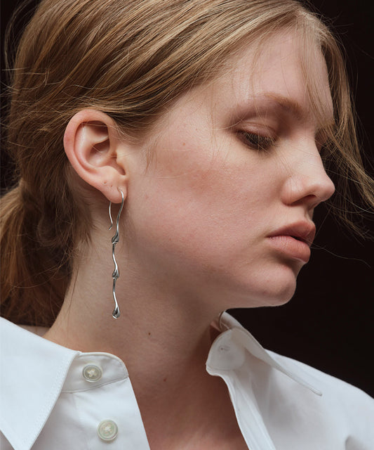 Winding long pierced earrings SV
