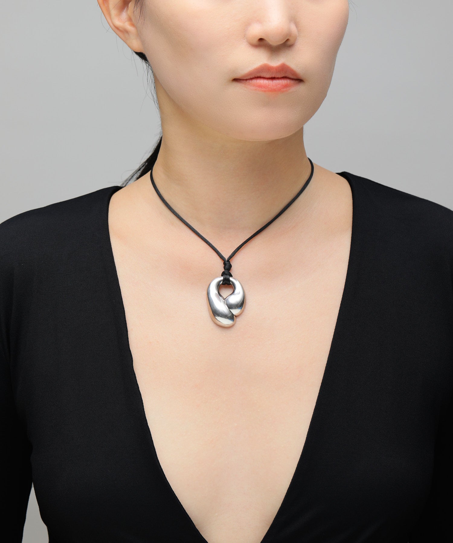 Organism sculpt necklace M｜234-270107 – JAMIRAY ONLINE STORE