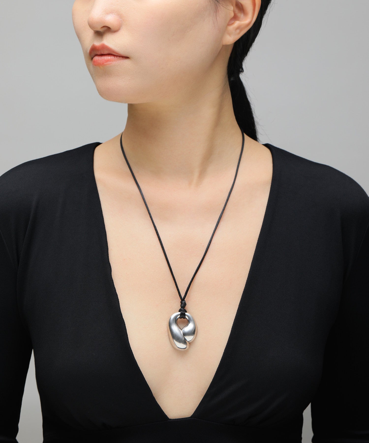 Organism sculpt necklace M｜234-270107 – JAMIRAY ONLINE STORE