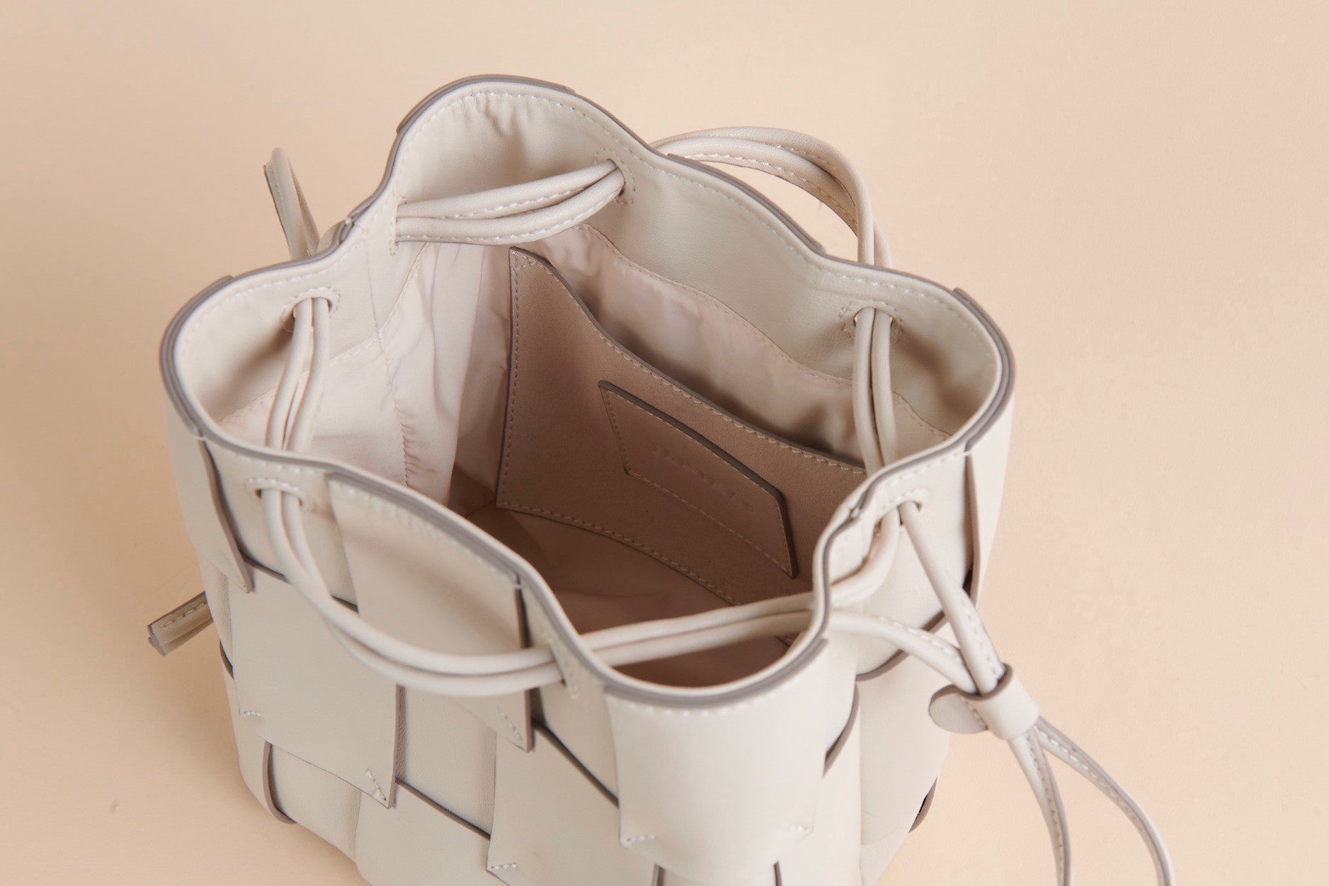 AP PATCH BUCKET BAG|222-270507 – JAMIRAY ONLINE STORE AP PATCH BUCKET BAG|222-270507 – JAMIRAY ONLINE STORE